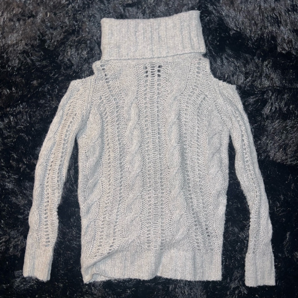 Cliche XS light gray turtle neck sweater